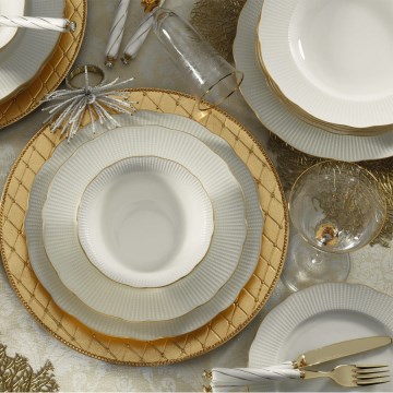 Conjunto de jantar 18 peças em porcelana branca com acabamento dourado