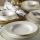 Conjunto de jantar 18 peças em porcelana branca com detalhes dourados