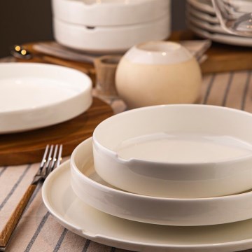 Conjunto de jantar 18 peças em porcelana branca