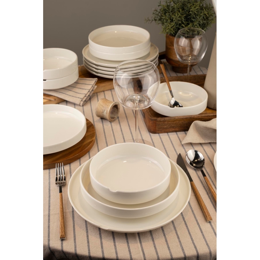 Conjunto de jantar 18 peças em porcelana branca