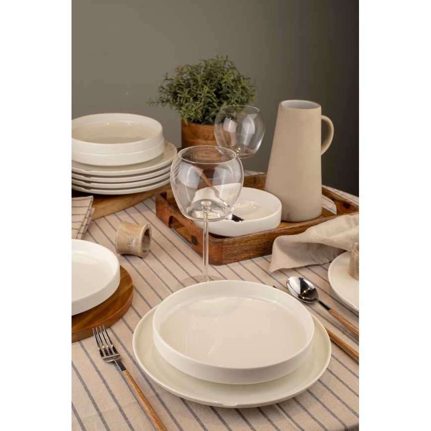 Conjunto de jantar 18 peças em porcelana branca