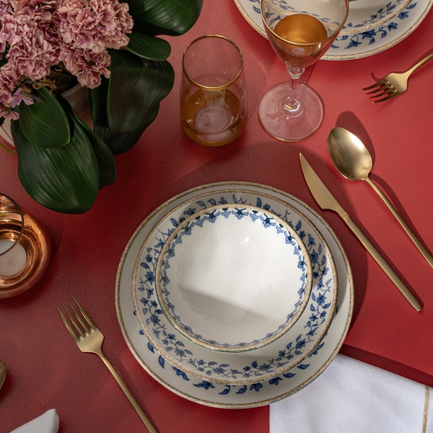 Conjunto de jantar 18 peças em porcelana, branco e azul