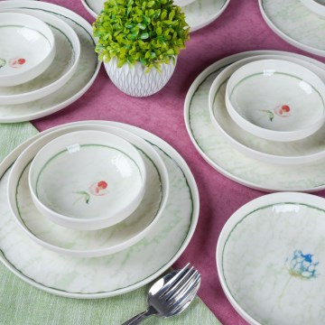 Conjunto de jantar 18 peças em porcelana, verde