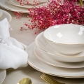 Conjunto de jantar 24 peças de porcelana, branco com detalhes dourados