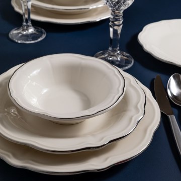 Conjunto de jantar 24 peças em porcelana, branco com detalhes prateados