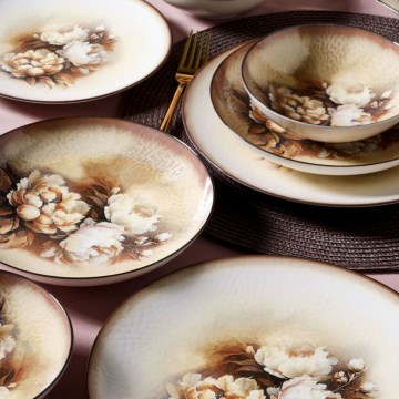 Conjunto de jantar 26 peças em porcelana — bege, castanho e branco