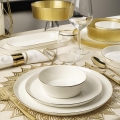 Conjunto de jantar 26 peças — porcelana branca com acabamento dourado