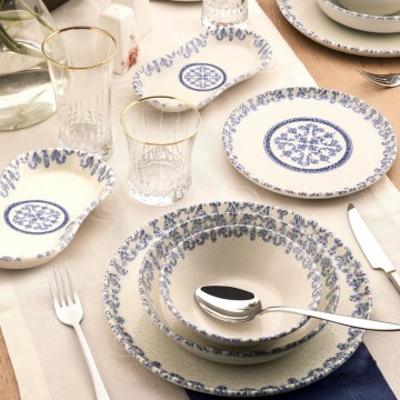 Conjunto de jantar 27 peças, branco e azul, em porcelana