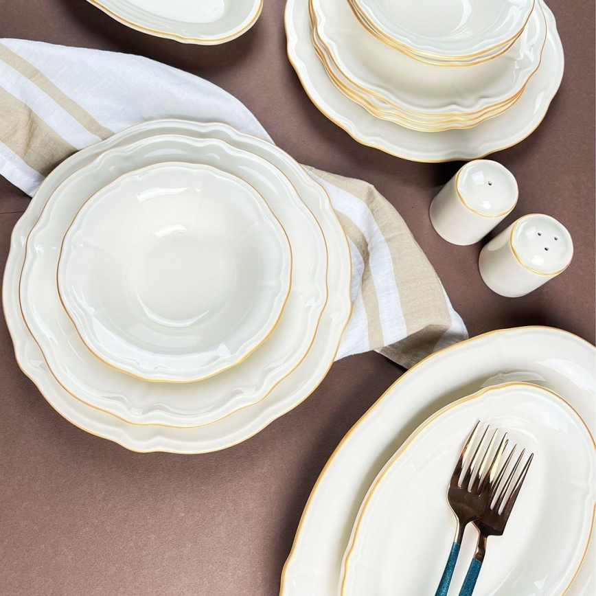 Conjunto de jantar 53 peças, porcelana branca com detalhes dourados