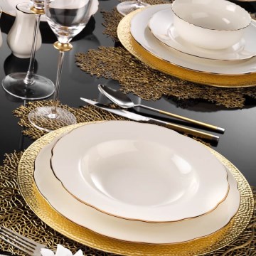 Conjunto de jantar 83 peças — porcelana branca com detalhes em cobre