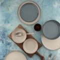 Conjunto de jantar com 16 peças em porcelana, bege e azul