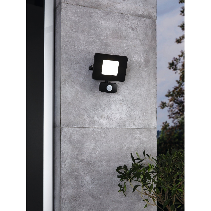 Eglo - Holofote com sensor LED LED/20W/230V IP44