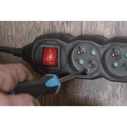 Extensão com interruptor 3P 5m preta
