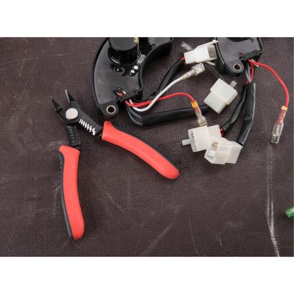 Extol Premium - Alicate de corte lateral e decapador 150 mm