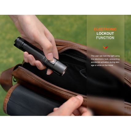 Fenix E28RV20 - Lanterna LED com regulação LED/USB/2xCR123A IP68 1700 brilhante 260 h 3400 mAh