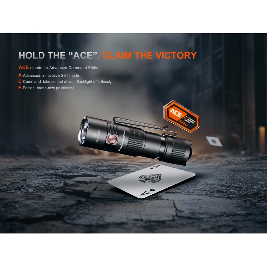 Fenix PD26RACE - Lanterna recarregável LED com regulação de brilho, carregamento USB, bateria 1600 mAh, classificação IP68, 1300 lm, 556 h, preta