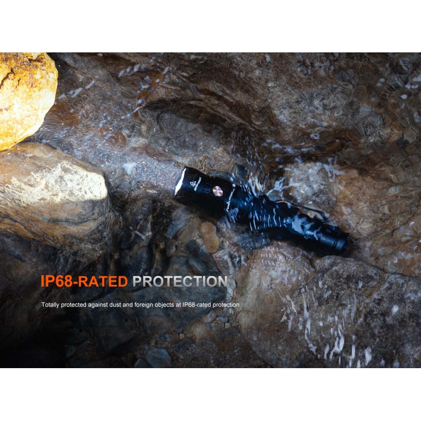 Fenix PD36RACE - Lanterna LED recarregável com regulagem de intensidade, carregamento USB, 5000 mAh, IP68, 3000 lm, 63,45 h, preta