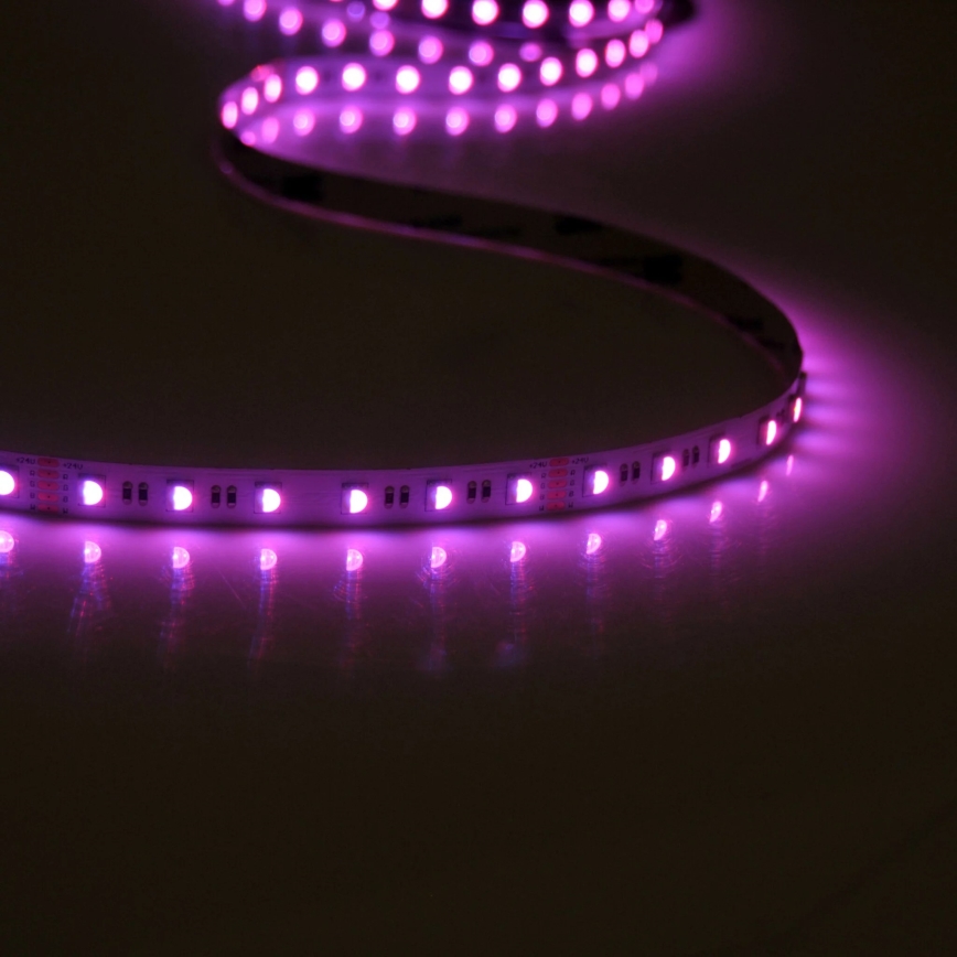 Fita LED RGBW regulável 3m LED/22W/24/230V + comando à distância