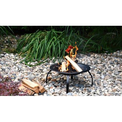 Fogueira de acampamento portátil com grelha preta