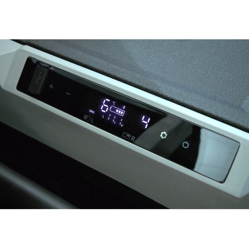 Frigorífico portátil para automóvel com compressor 230/24/12V