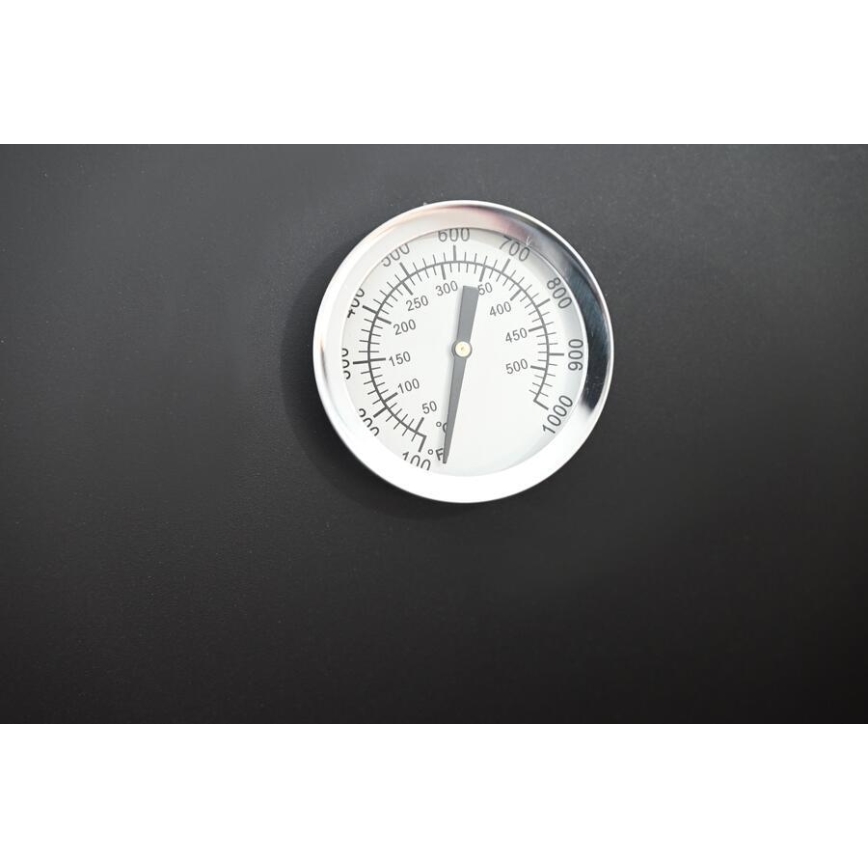 Grelhador a carvão preto