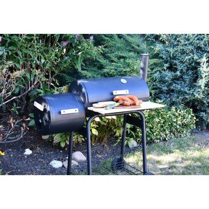 Grelhador de carvão vegetal com fumeiro preto/ madeira