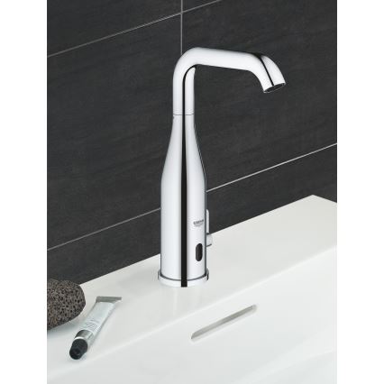 GROHE 36445000 - Torneira electrónica com sensor infravermelho para lavatório ESSENCE E, cromo brilhante