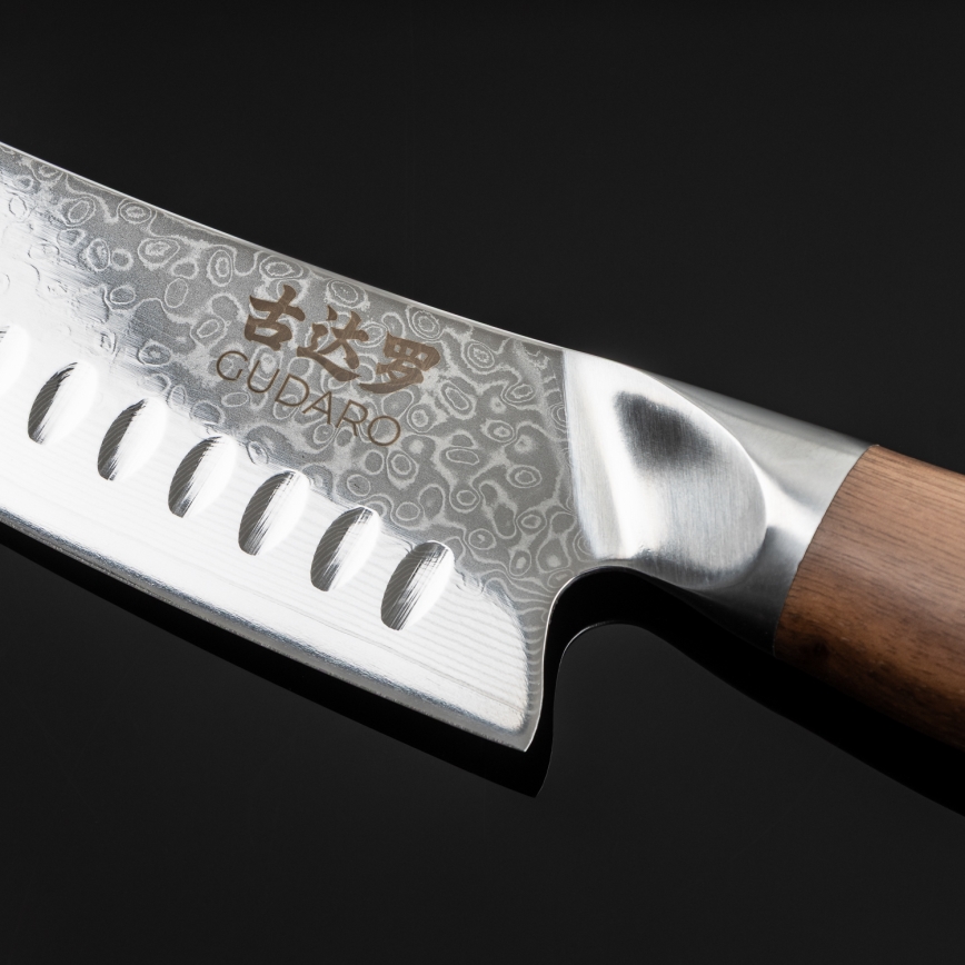 Gudaro - Faca de cozinha Santoku Damasco TAKUMI 7, 67 camadas de aço, comprimento 17,5 cm, nogueira