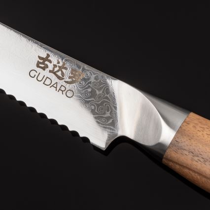 Gudaro - Faca para pão em aço damasco TAKUMI 8, 67 camadas de aço, comprimento 20 cm, cabo em nogueira