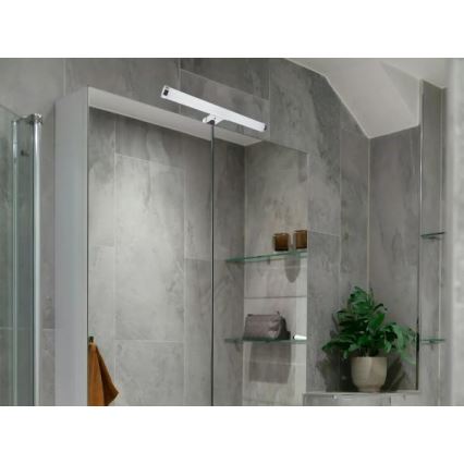 Iluminação LED para espelho de casa de banho LED/8W/230V 30 cm IP44 cromo brilhante