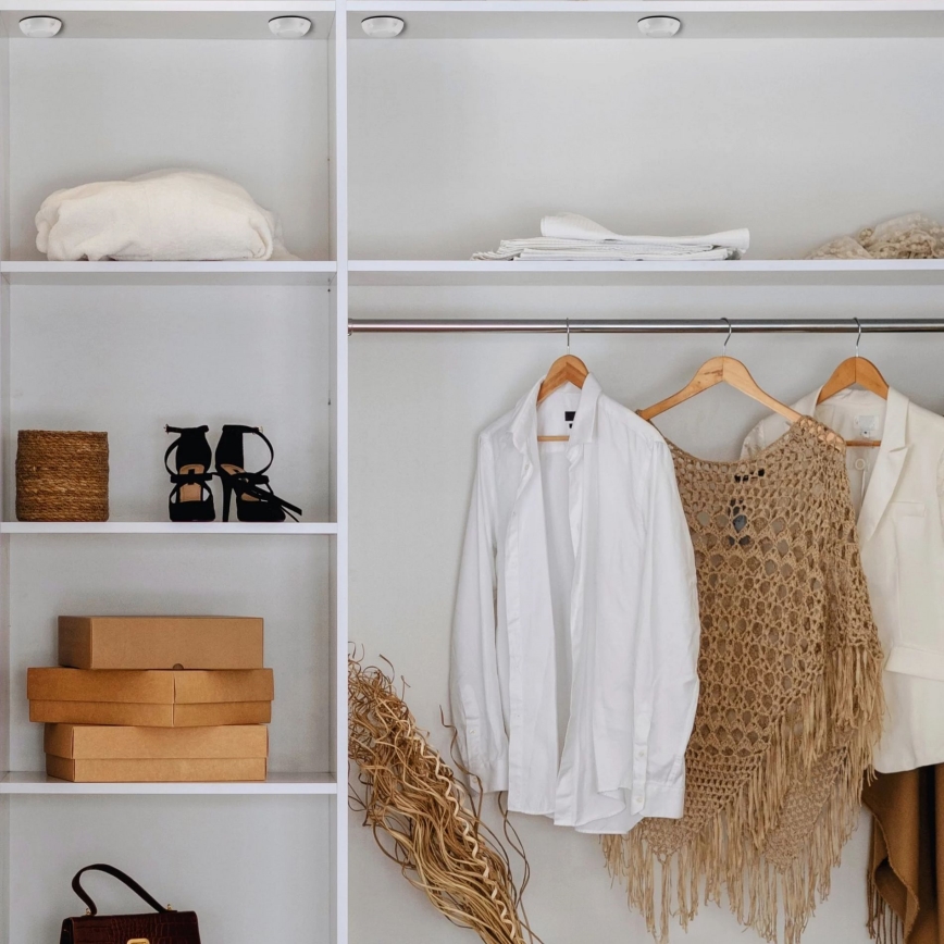 Iluminação de mobiliário LED RGBW regulável LED/0,5W/4,5V 3xAAA branco + comando à distância