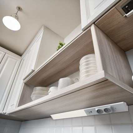 Iluminação para armário de cozinha LED com gavetas e USB portas LED/18W/230V 4000K prateado