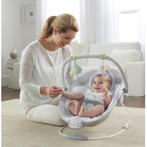 Ingenuity - Espreguiçadeira vibratória para bebé com melodia