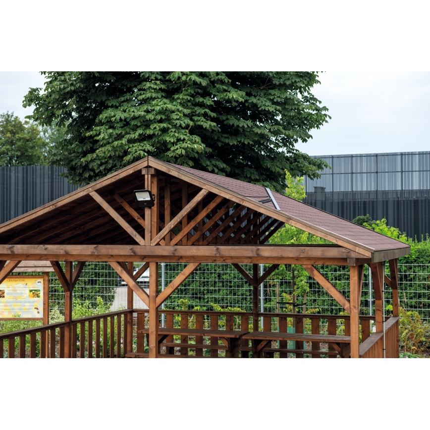 Projetor LED regulável com painel solar e sensor crepuscular LED/15W/15000 mAh 3,2V IP65 + controlo remoto