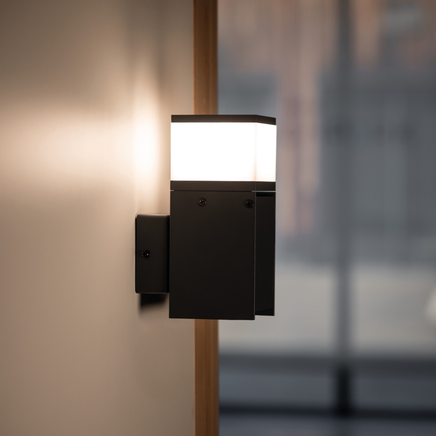 Iluminação de parede exterior com uma tomada DASTEN 1xG9/11W/230V IP44 preto