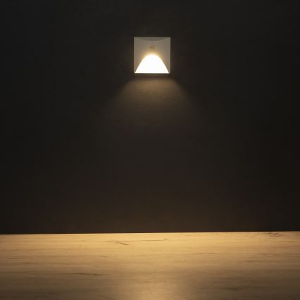 Luminária LED para escadas com sensor de movimento e crepuscular EXIN LED/2,5W/230V 3000K IP65 branca quadrada