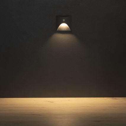 Luminária de escada LED com sensor de movimento e crepuscular EXIN LED/2,5W/230V 3000K IP65 antracite quadrada