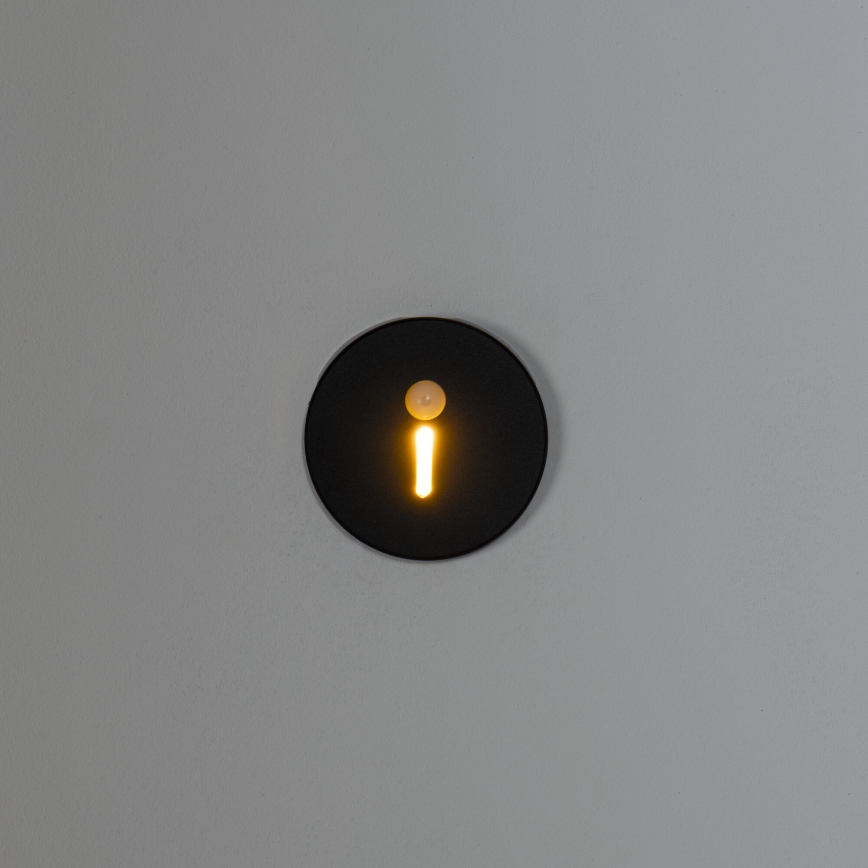 Luminária LED para escadas com sensor de movimento e de crepúsculo MAGNIK LED/1,7W/230V 2700/3300/3900/4600/5700K preta redonda