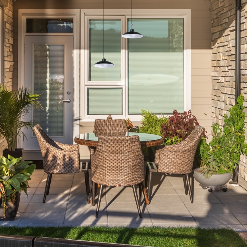 CONJUNTO 2x Luminária solar pendente LED com sensor crepuscular LED/6W/3,7V 2000 mAh IP44 + controlo remoto