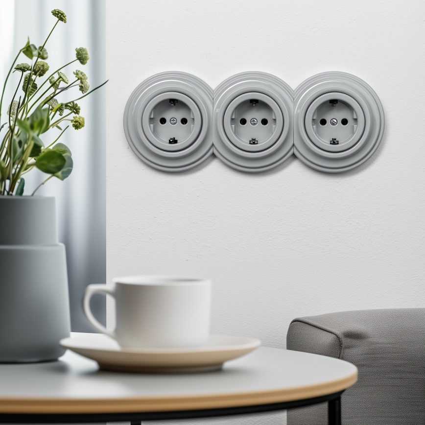 Kliklap - Tomada doméstica retro tripla com moldura SCHUKO 230V cinzenta