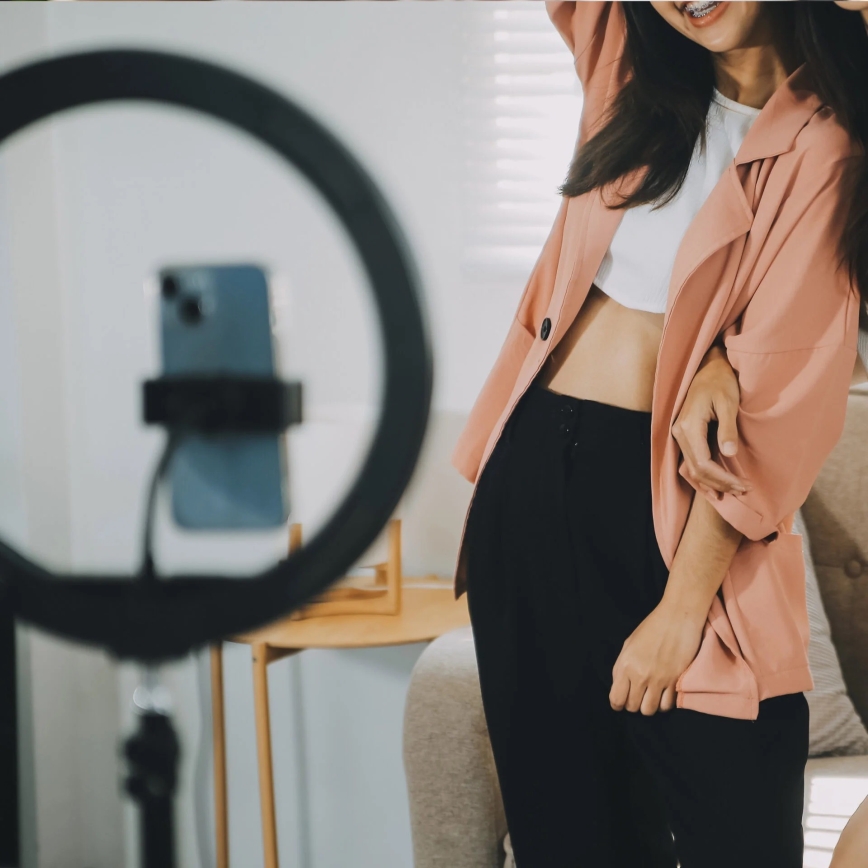 Lâmpada LED regulável com tripé e suporte para vlogging LED/10W/5V 2700-6500K