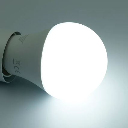 Lâmpada LED RGBW com regulação A60 E27/9W/230V 2700-6500K Wi-Fi Tuya