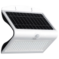 LED Iluminação solar com sensor de movimento LED/6,8W/4000 mAh 3,7V IP65