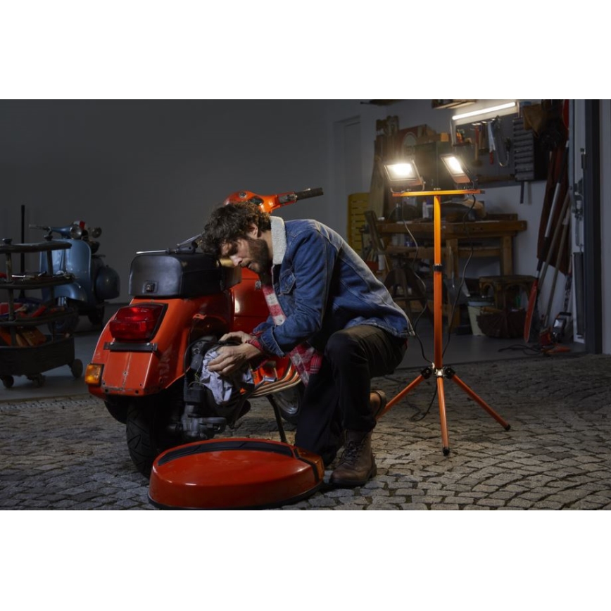 Ledvance - Holofote com pega LED TRIPOD 2xLED/30W/230V IP65