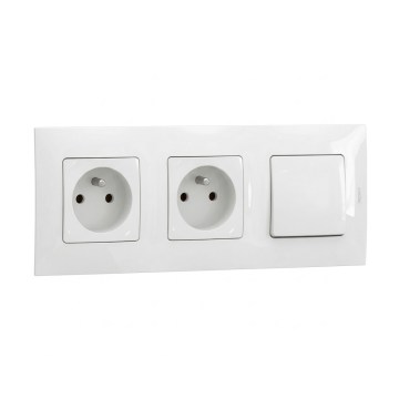 Legrand - Tomada dupla doméstica e interruptor unipolar č. 1 com moldura NILOE 250V branca