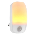 Luz de orientação LED com sensor de movimento e anoitecer LED/0,55W/230V branco