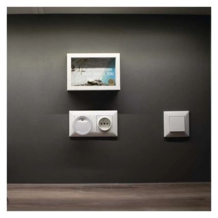 Luz noturna LED com sensor crepuscular LED/0,3W/230V