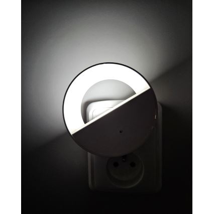 Luz noturna LED com sensor de anoitecer LED/0,5W/230V branco