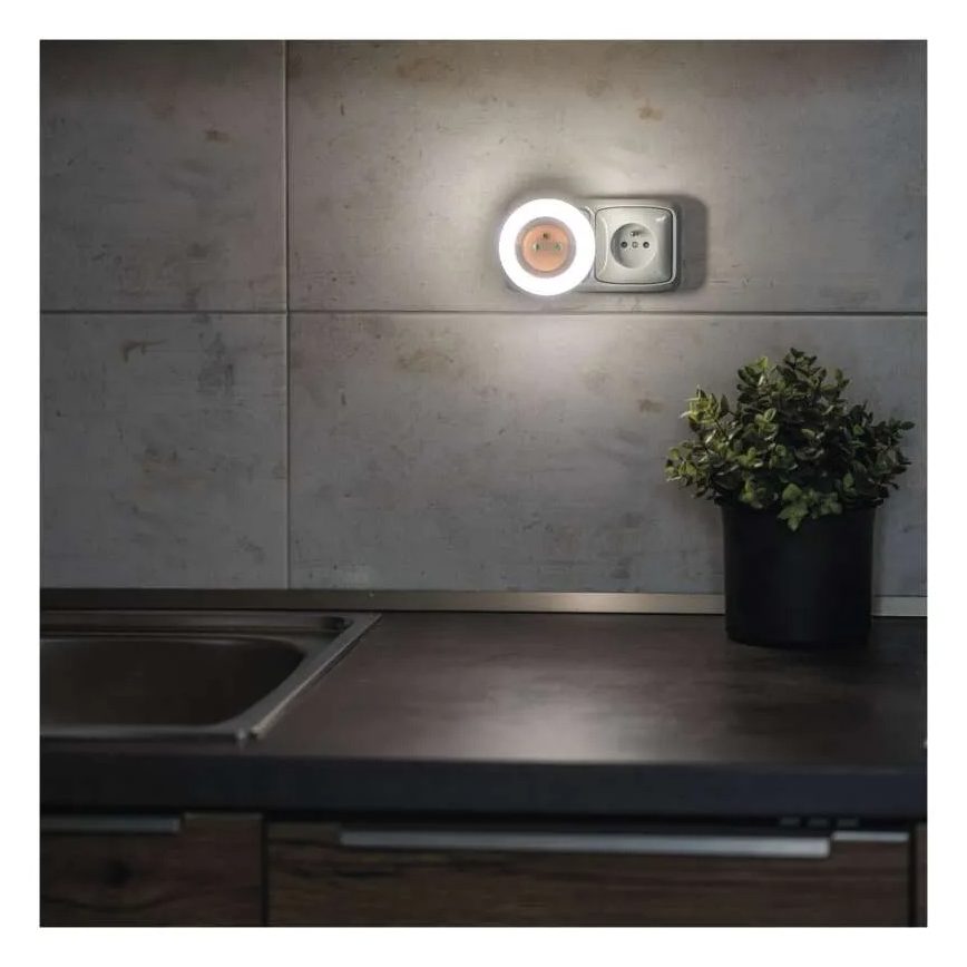 Luz noturna LED com sensor e tomada LED/0,3W/230V