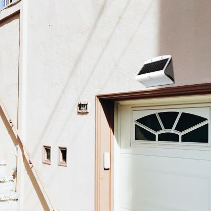 Luz solar LED com sensor de movimento e crepúsculo LED/6,8W/4000 mAh 3,7V IP65